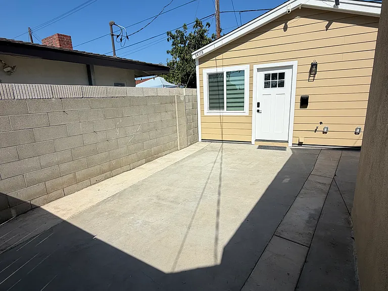 8472 San Carlos Way #B — Photo 5