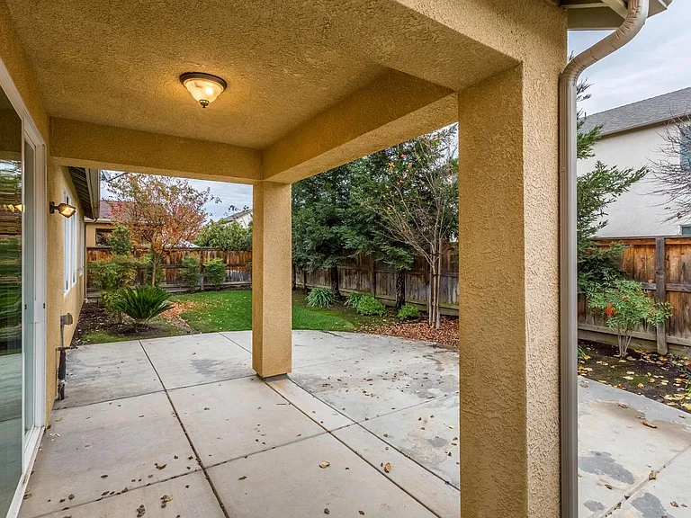 4044 Heritage Ln — Photo 20