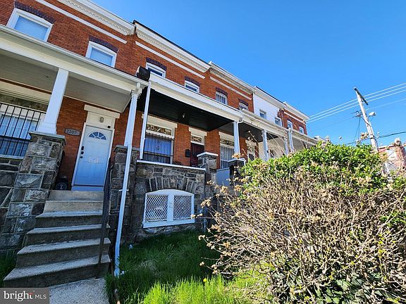 3rd image of 2209 Baker St