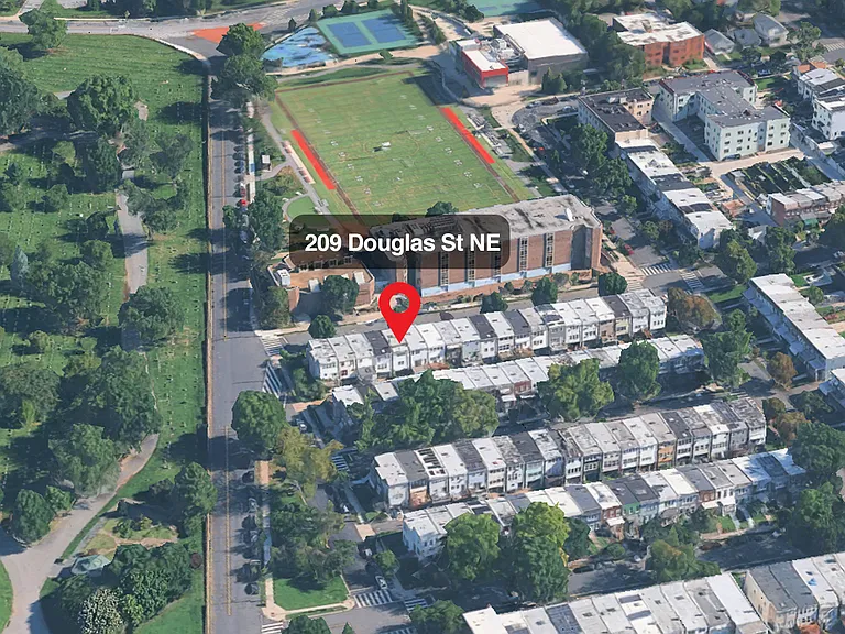 209 Douglas St NE — Photo 31