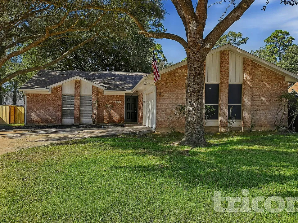 2211 Rambling Brook Dr