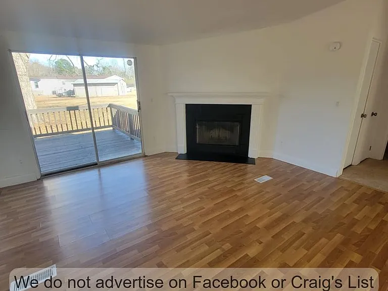 910 Blue Rd — Photo 2