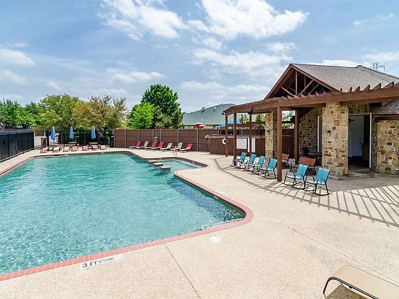 4th image of 3711 Granbury Dr