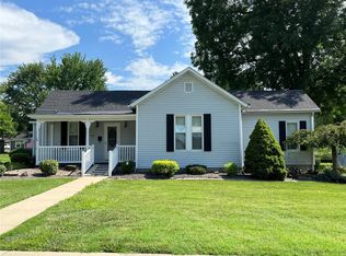 850 W Adams St, Nashville, IL 62263