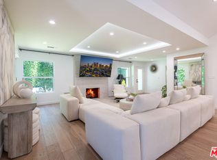 15710 Hartsook St, Encino, CA 91436