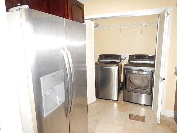 5th image of 158 30th St #A