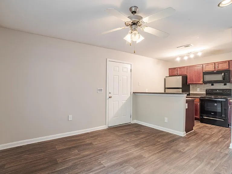 The Waterford Apartment Homes — Photo 6