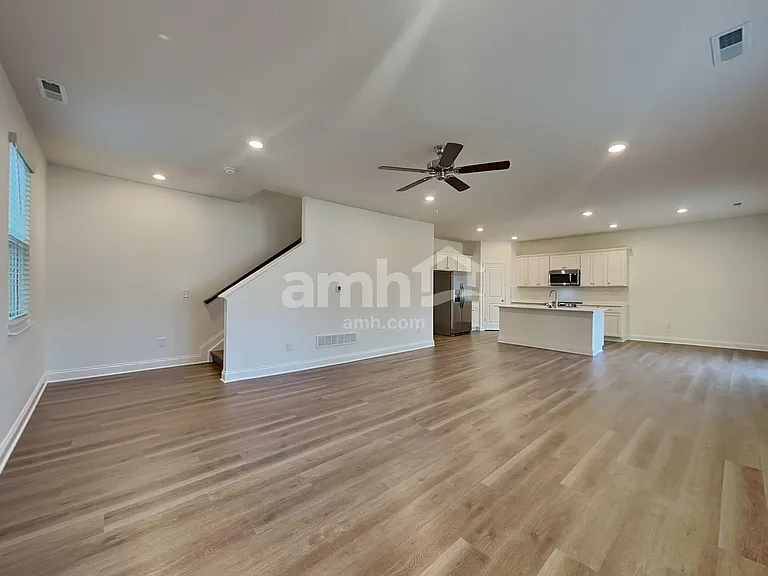 319 Pine Hill Ct — Photo 7