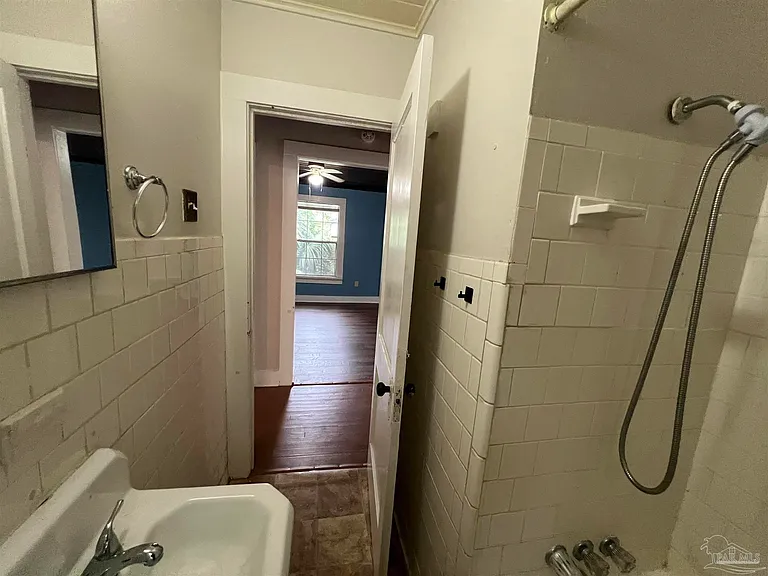 3104 W Gadsden St — Photo 15