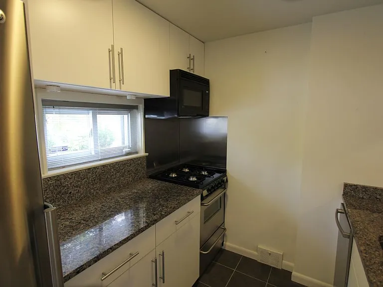 Kitchen - granite counter top