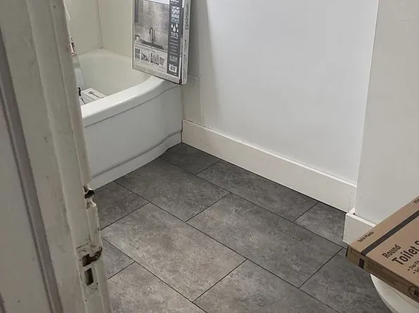 324 W Roosevelt St, Dekalb, IL 60115