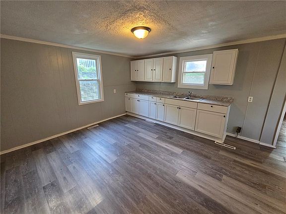 4th image of 2425 S 15th St