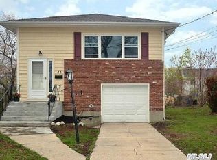 15 Laurel Rd, Freeport, NY 11520