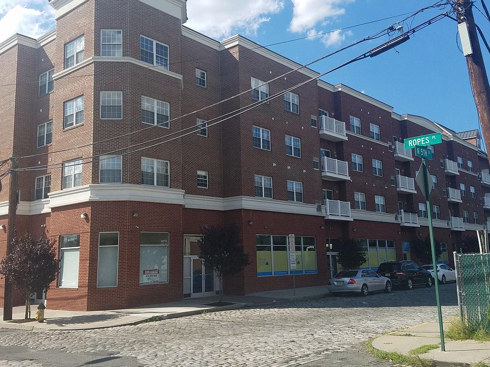1st image of 904 N 5th St #208