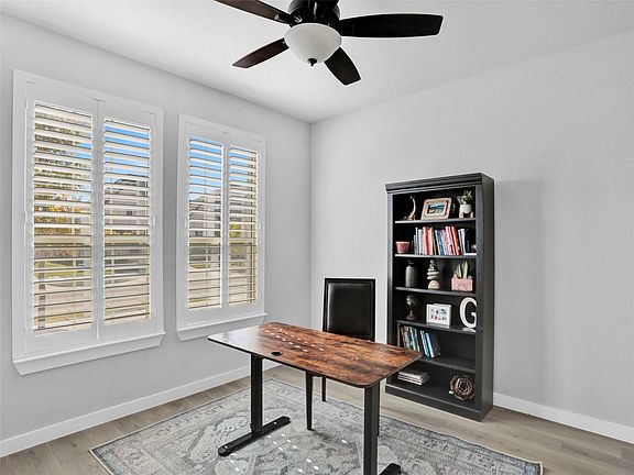 4th image of 3009 Hobbs Ln