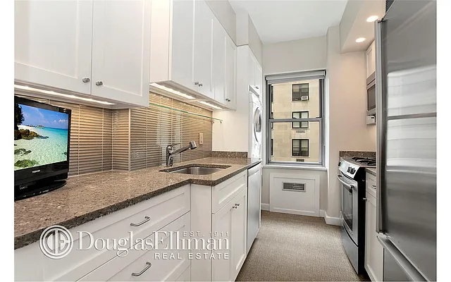Sold by Douglas Elliman | media 23
