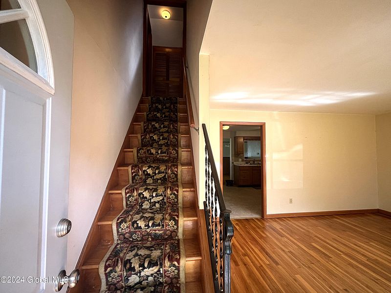 4th image of 5 Dover Place
