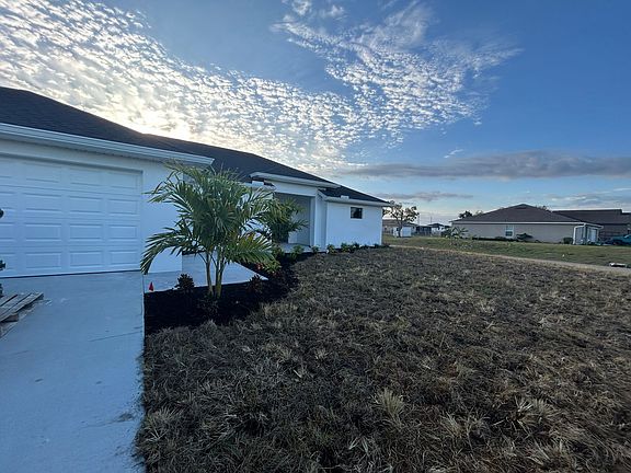 2nd image of 2601 NE Juanita Pl