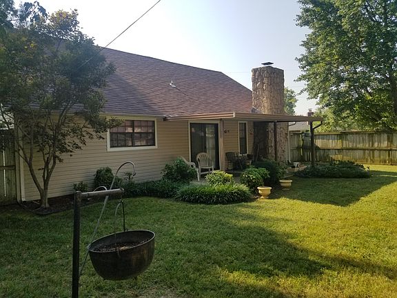 4th image of 1605 Woodlawn Dr