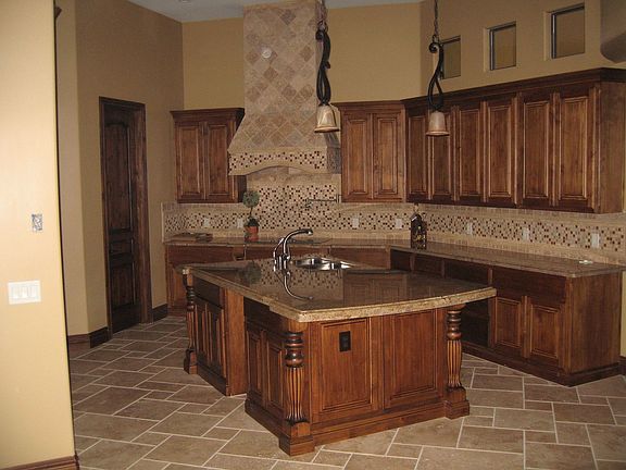 Kitchen before the stainless apps 