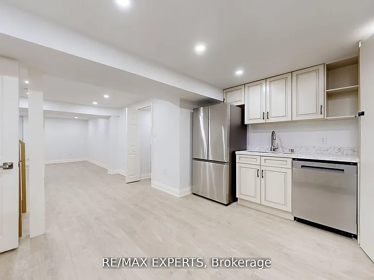 1097 Wildwood Dr #LOWER — Photo 8