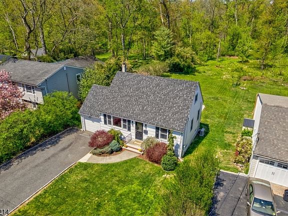 3rd image of 61 Beechwood Rd