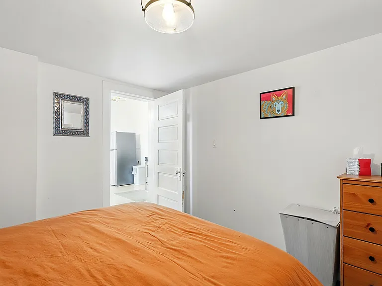 223 Edith Blvd SE — Photo 3