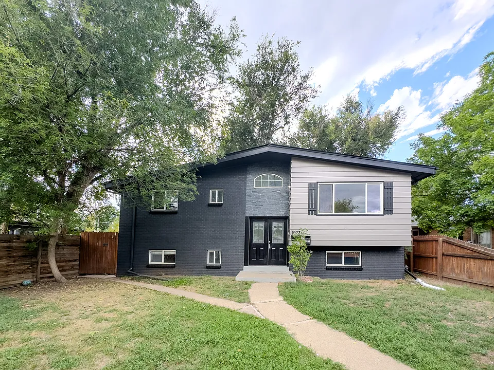 1925 Akron St #1