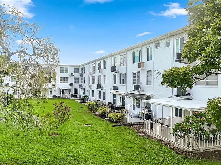 2454 Australia Way E #32 — Photo 84