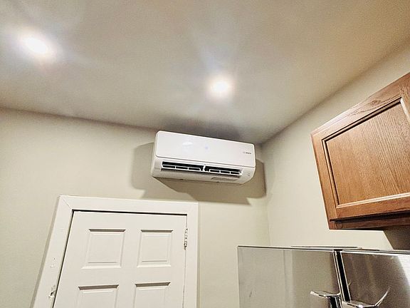 5th image of 718 Linden St Unit 2