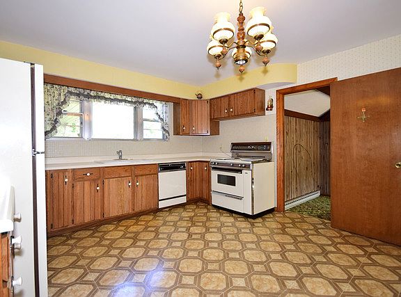 3rd image of 2643 Park St