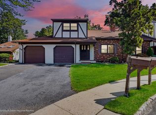 25 Cheltenham Pl, Sayreville, NJ 08872