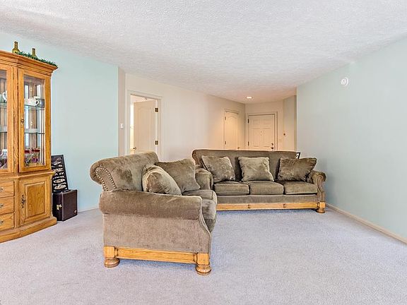 4th image of 362 Village Pointe Dr #1