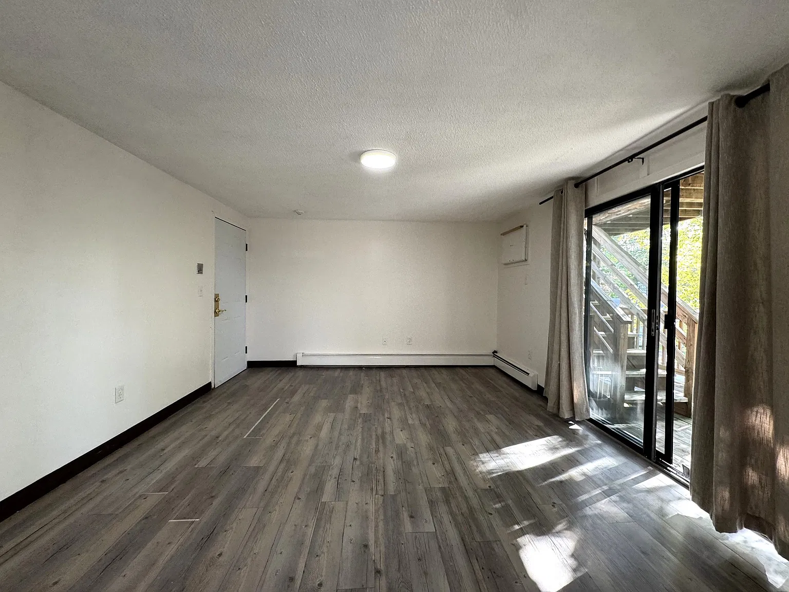 2 bed, 1.0 bath, 865 sqft, $2,300 — Photo 3