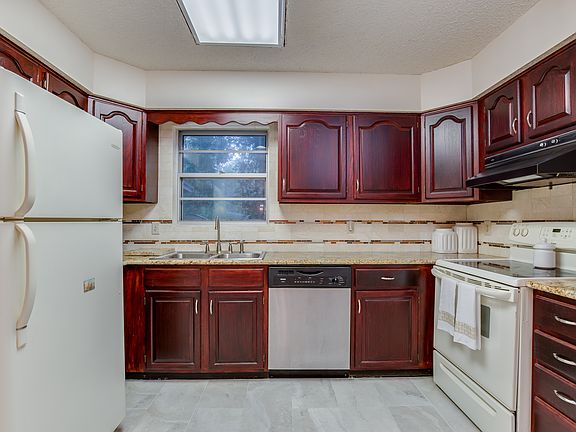 5th image of 1311 Tangerine Dr