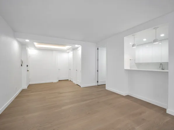 130 East 63rd Street image 11 of 11