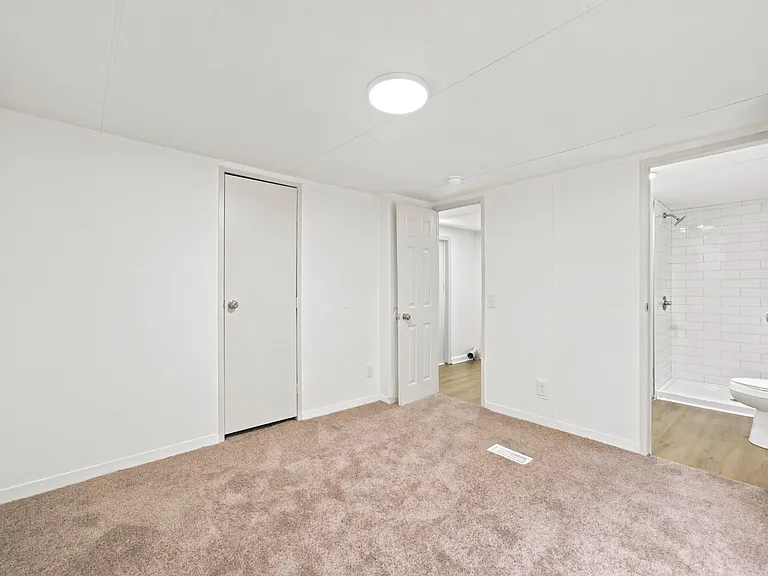 1046 Artic Loop — Photo 11