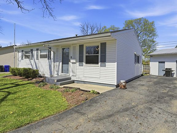 3rd image of 5584 Newport Ct