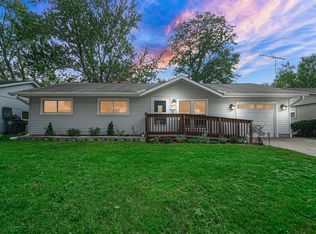 741 Surrey Dr, Streamwood, IL 60107
