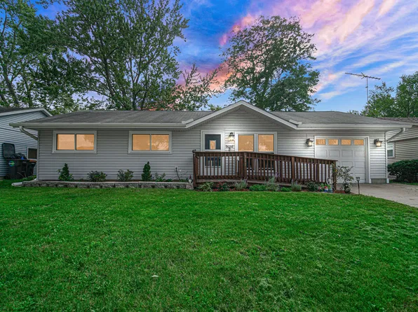 741 Surrey Dr, Streamwood, IL 60107