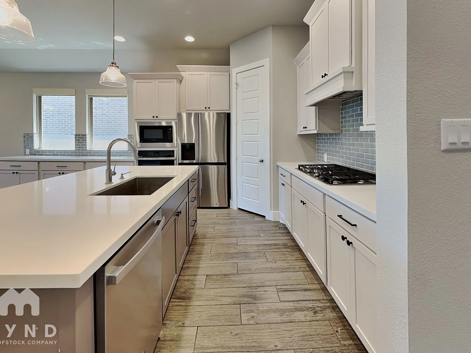 4 bed, 3.0 bath, 2373 sqft, $2,725 — Photo 4