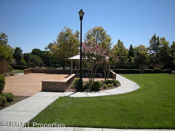 4th image of 143 Dewberry Dr
