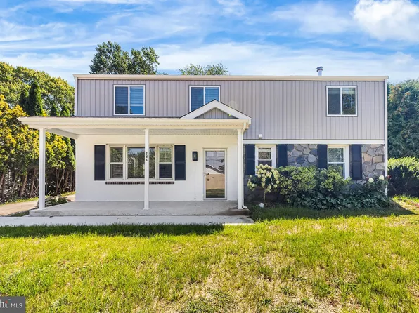 343 Sugartown Rd #B, Wayne, PA 19087