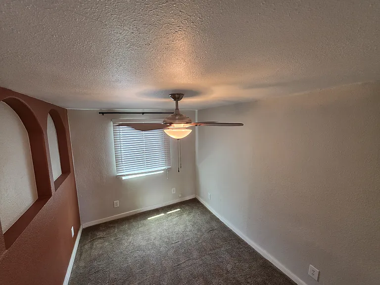 2803 E Monroe St — Photo 10