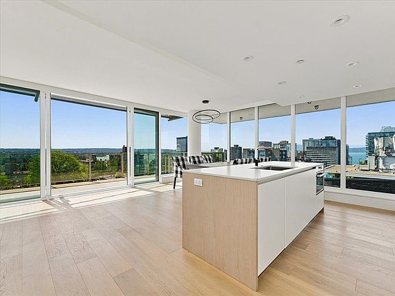 2nd image of 1180 Broughton St #1102
