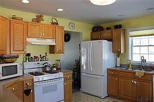 3rd image of 44 Grey Fox Dr
