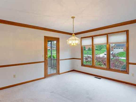 4th image of 572 Miami Bluff Ct