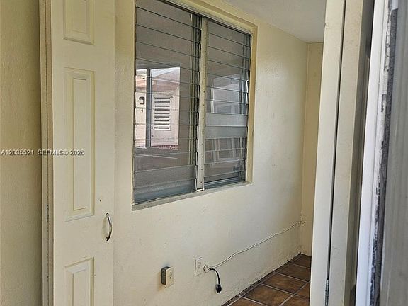 3rd image of 709 NE 4th Ct APT 6