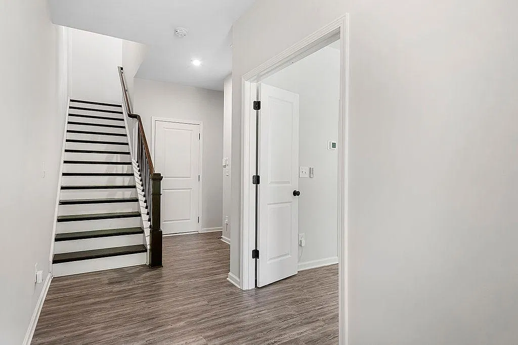 3 bed, 3.5 bath, 2030 sqft, $3,700 — Photo 4