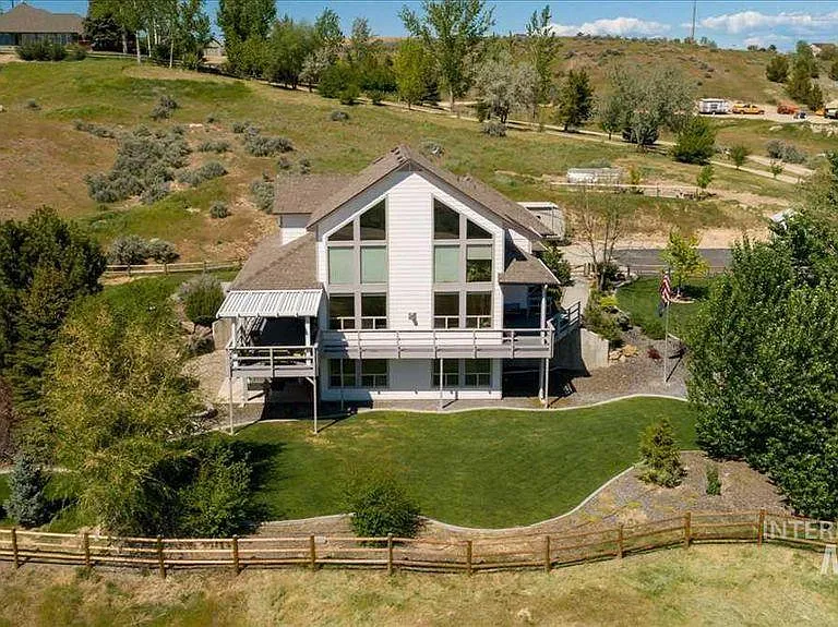24440 Sparrow Rd — Photo 1